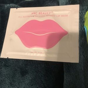 Knc lip mask